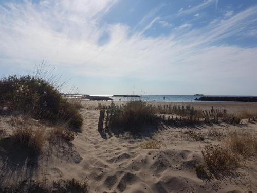 Beach, Villa au calme a 200m de la plage de Rochelongue near Pizz'Avenue