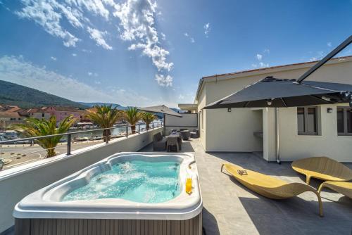  Madrugada Old City in Stari Grad