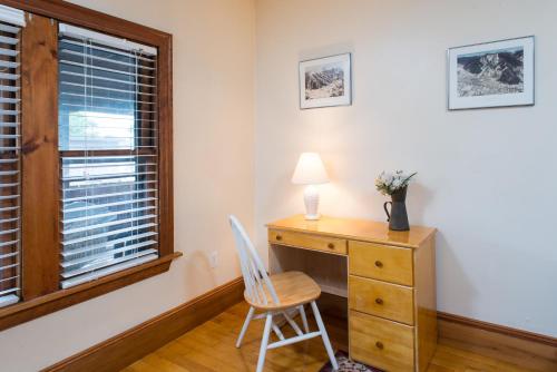 Budget Single Room with Shared Bathroom