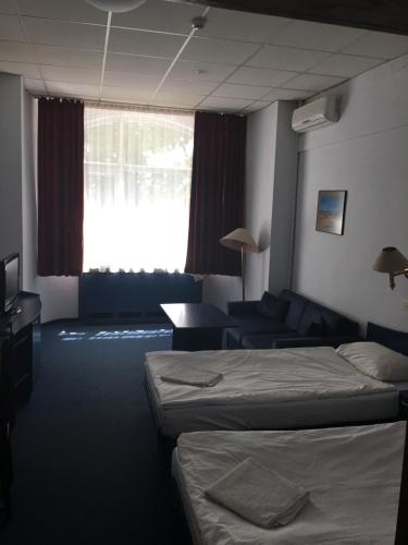 Twin Room with Air-Conditioning