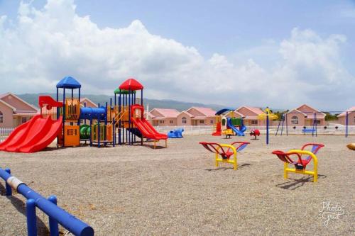 Parque infantil, Caymanas Estate House in Portmore