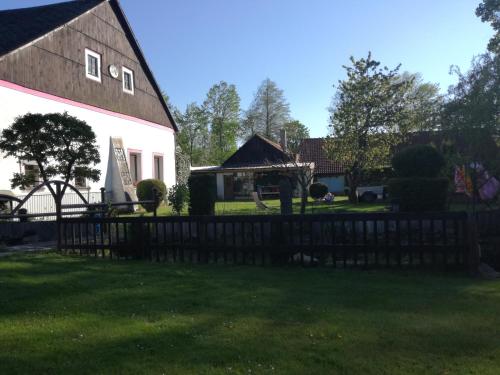 Kert, apartman ve mlejne in Nova Bystrice