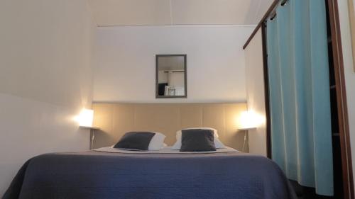 1 double bed, 1 twin bed, 1 sofa bed