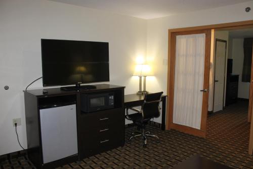 AmericInn by Wyndham West Burlington