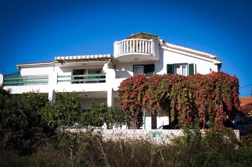 Apartments with a parking space Slatine Ciovo - 13922 Slatine 