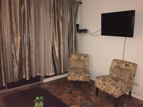 Waikiki Whale Watcher Apts 602B - image 3