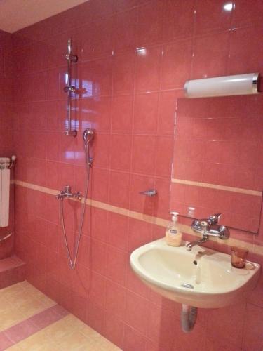 Guest House Bedrock - image 7