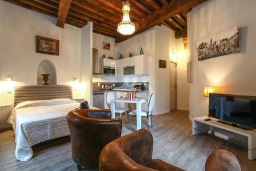 Studio Apartment