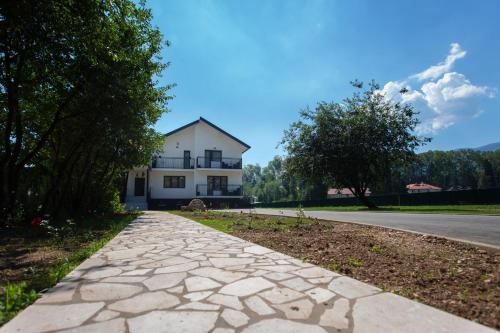 Villa Rose - image 11
