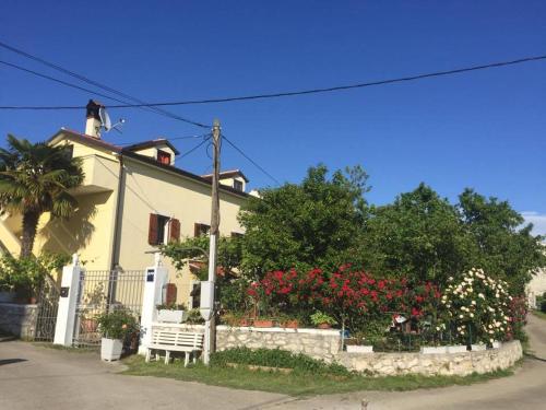  Apartment Violetta, Pension in Brtonigla