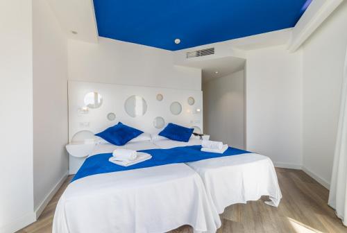 Hotel Triton Beach The 4-star Sensity Chillout Hotel Triton Beach offers comfort and convenience whether youre on business or holiday in Canyamel. The hotel offers guests a range of services and amenities designed to p