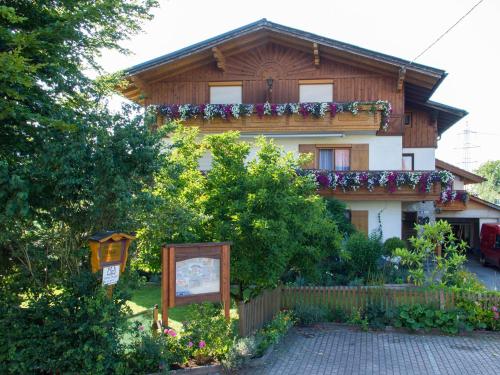 Gästehaus Heidi, Pension in Wals