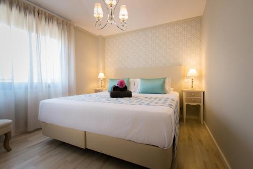 Holidays2Malaga Suites Holidays2Malaga Suites is conveniently located in the popular Malaga City Center area. The property has everything you need for a comfortable stay. Service-minded staff will welcome and guide you at H