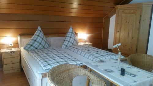 Hotel-Pension Haus Hubertus 4.6km von Pommelsbrunn entfernt