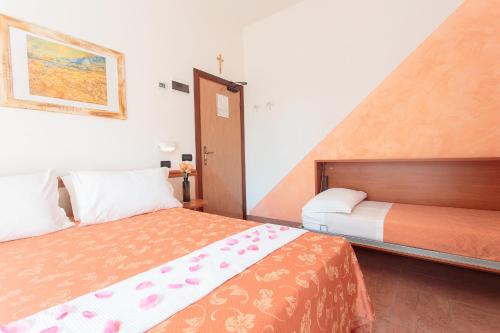 Hotel Garden - Parking Included Room Type - Triple Room