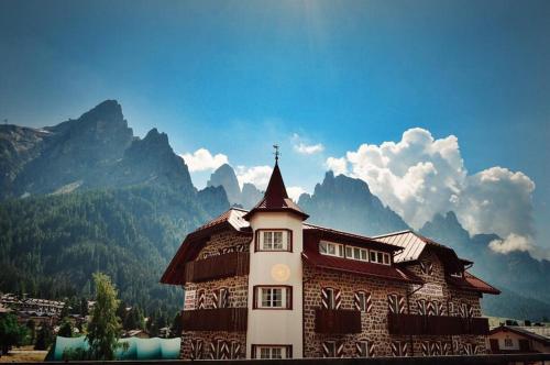 Historic Residence Madonna - Accommodation - San Martino di Castrozza