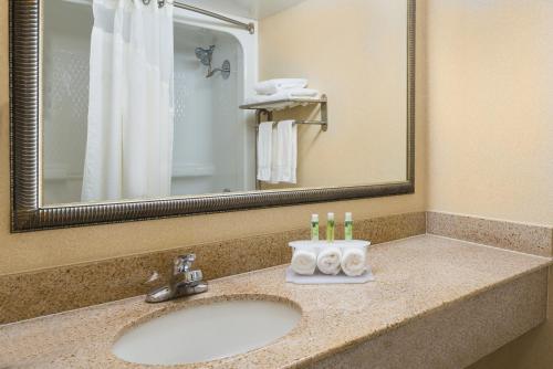 Holiday Inn Express Richmond-Mechanicsville, an IHG Hotel