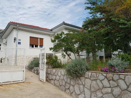  Apartment & Double room Ljubica, Unterkunft in Baška