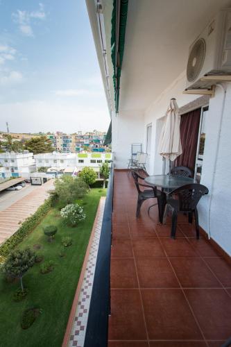 Apartamento de 3 dormitorios con terraza y piscina comunitaria - image 3