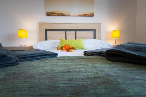 Apartamento de 3 dormitorios con terraza y piscina comunitaria - image 12