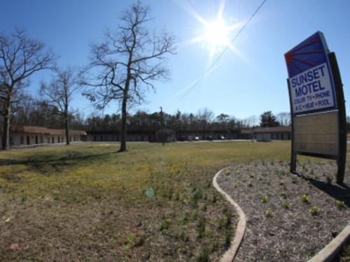 Exterior view, Sunset Motel in Egg Harbor Twp