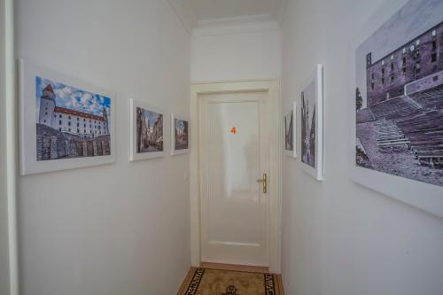 Luxury Air-Conditioned rooms in Old Town Bratislava - Accommodation