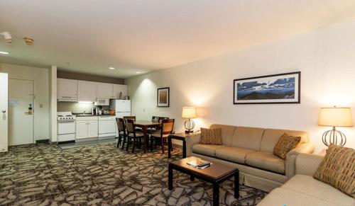 Grand Summit Hotel at Attitash Grand Summit Hotel at Attitash