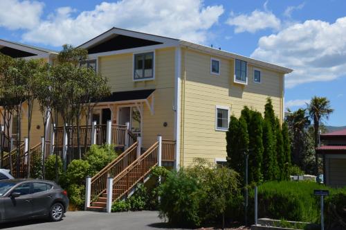 Bruce Waterfront Apartments