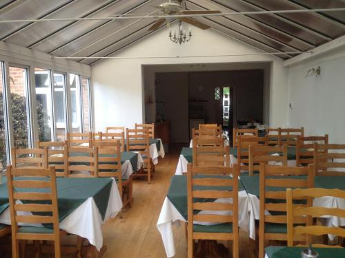 Restaurant, Gainsborough Lodge in Gatwick Airport