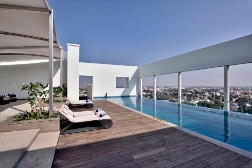 Swimmingpool, Radisson Blu Coimbatore in Coimbatore