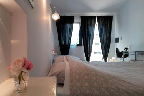1 queen bed, 1 twin bed