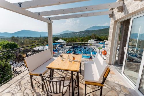 Lustica Apartments near Ribarsko Selo