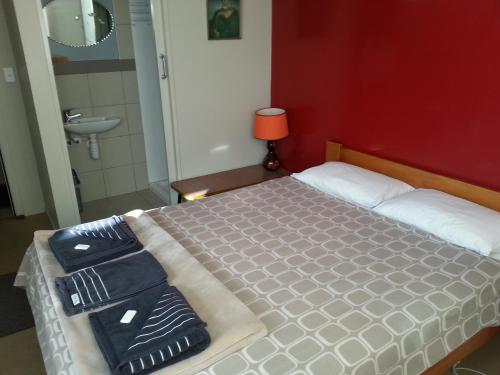 Riverstone Lodge Room Type - Queen Room with Ensuite (no toilet)