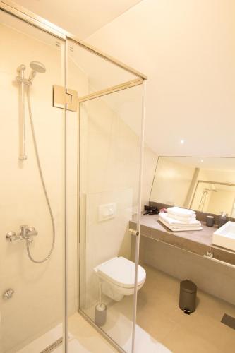 Riverside Residence - image 11