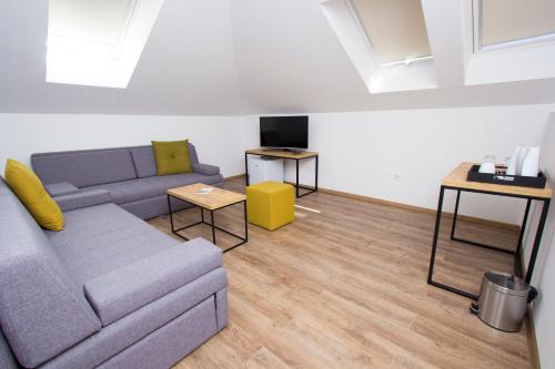 Riverside Residence - image 14
