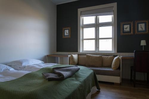 2 twin beds