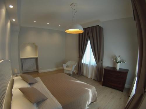 One-Bedroom Apartment image 10
