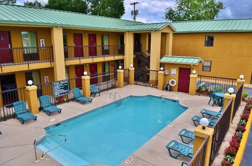 Executive Inn Opp