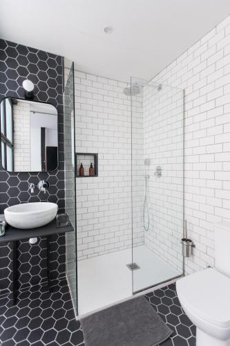 Superior Suite image 10