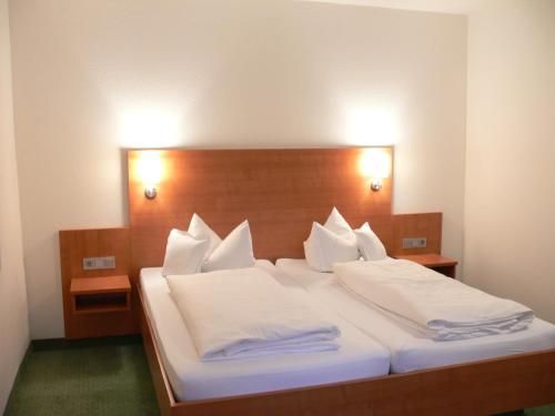 Hotel-Restaurant Roter Ochsen Room Type - Double Room with Sofa Bed