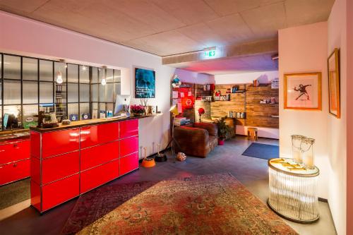 V-Hotel - image 3
