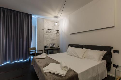 1 king bed, 1 sofa bed