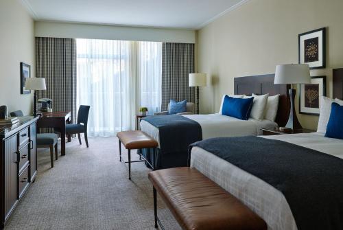 Queen Room with Two Queen Beds with Courtyard View