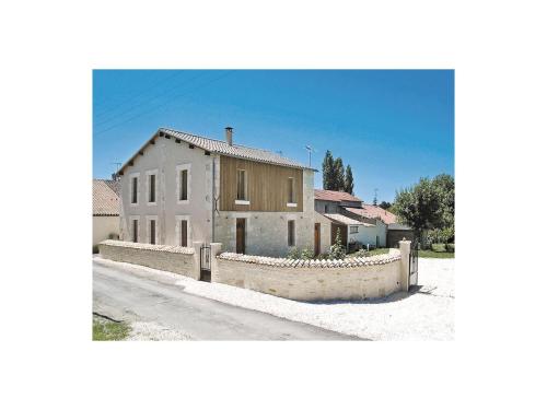 Holiday Home St. Sigismond Bis, Rue Du Louche Four gîte à louer Maillezais