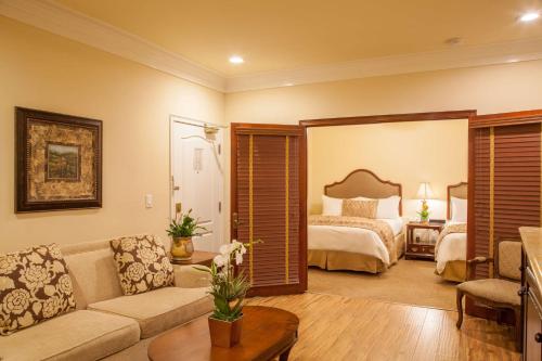 Queen Suite with Four Queen Beds