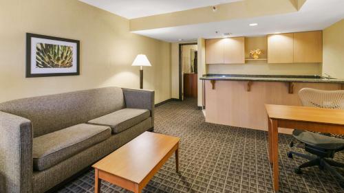 Best Western Plus Scottsdale Thunderbird Suites