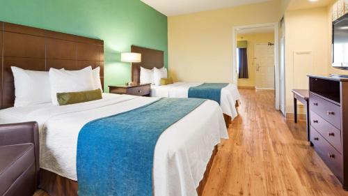 Best Western Plus Deerfield Beach Hotel & Suites - image 3