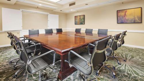 Best Western Plus Deerfield Beach Hotel & Suites - image 9