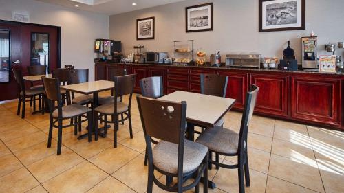 Best Western Lockhart Hotel & Suites - image 8