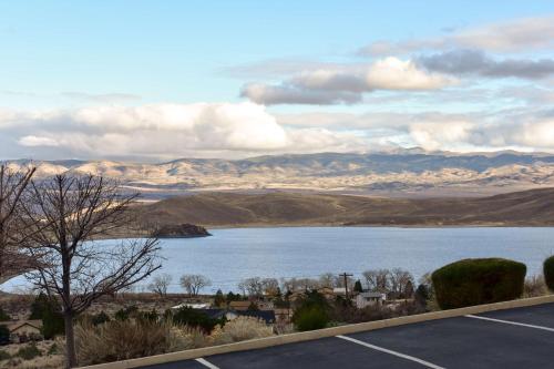 Best Western Topaz Lake Inn